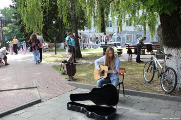 У центрі Луцька ‒ фотовиставка в сквері. ФОТО