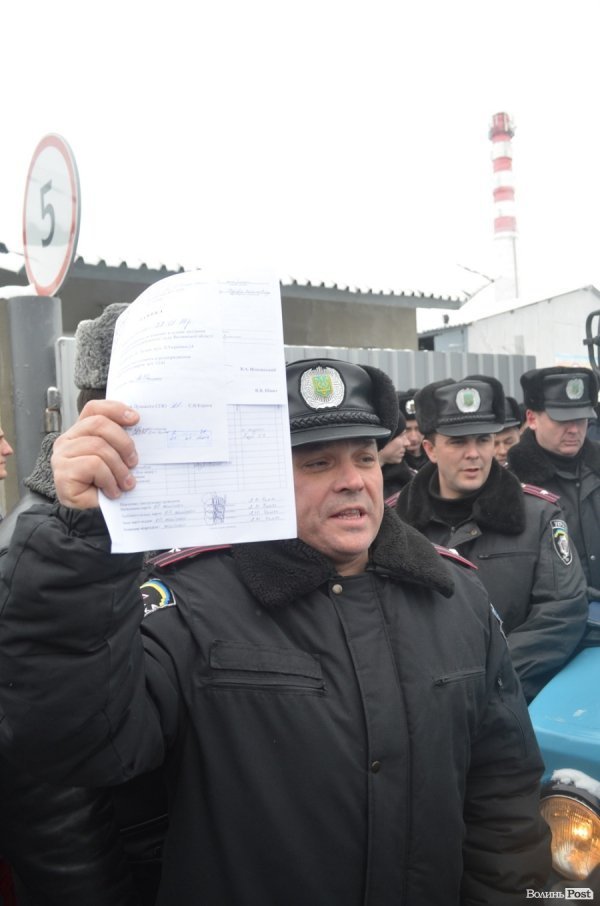 Блокування ВВшників у Луцьку: день другий. ФОТО