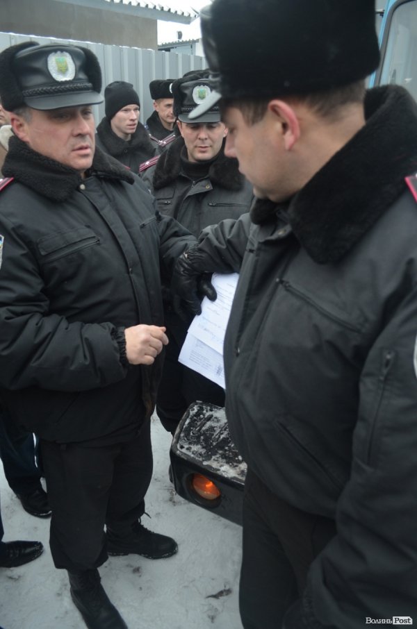 Блокування ВВшників у Луцьку: день другий. ФОТО