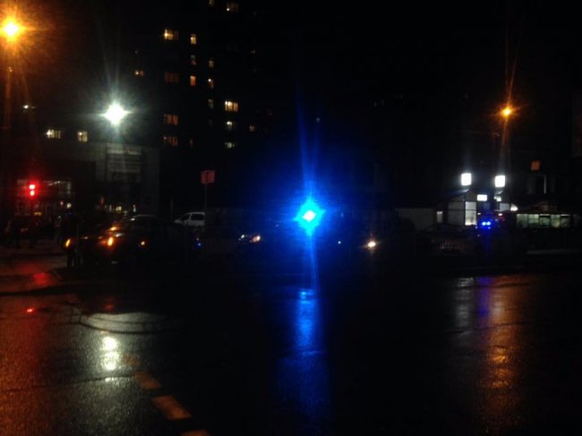 У Луцьку авто на швидкості втаранилося в огорожу