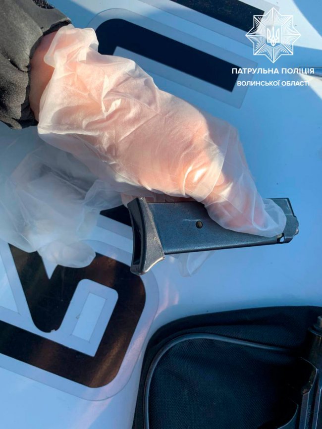 Повний набір: у Луцьку в водія «під кайфом» знайшли наркотики і прилади для куріння. ФОТО