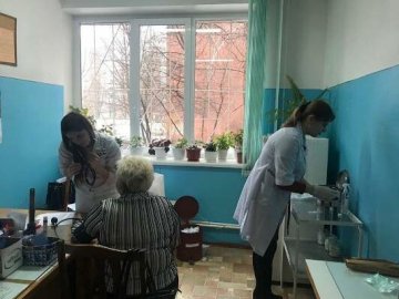 У луцькій школі №25 робили щеплення вчителям