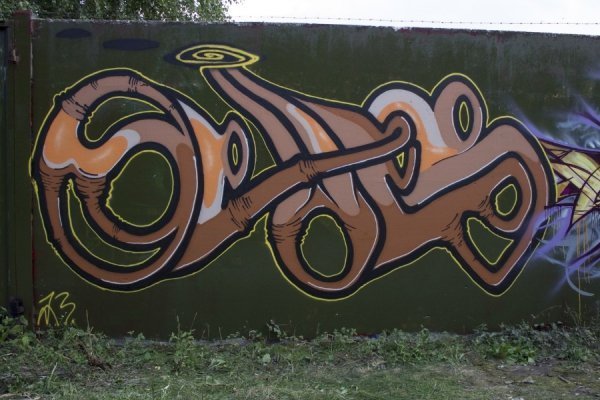 Як графітчики розмалювали 72-метрову стіну в Луцьку. ФОТО