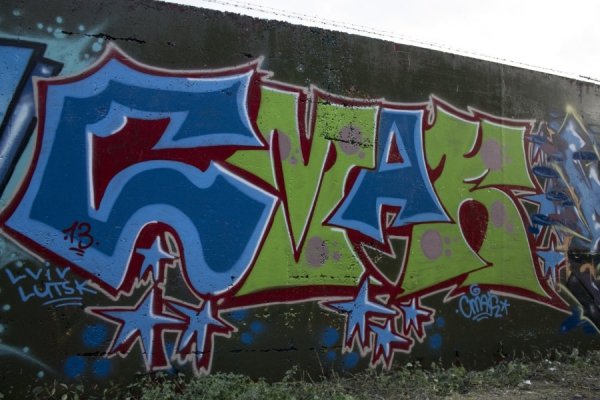 Як графітчики розмалювали 72-метрову стіну в Луцьку. ФОТО