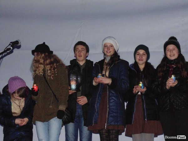 Лучанам передали Вифлиємський вогонь миру. ФОТО. ВІДЕО