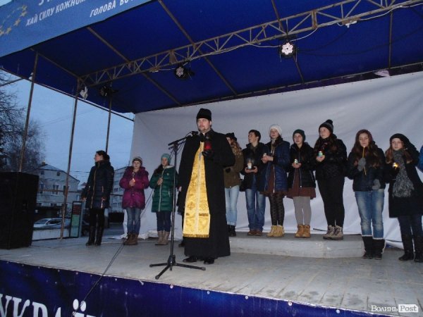 Лучанам передали Вифлиємський вогонь миру. ФОТО. ВІДЕО