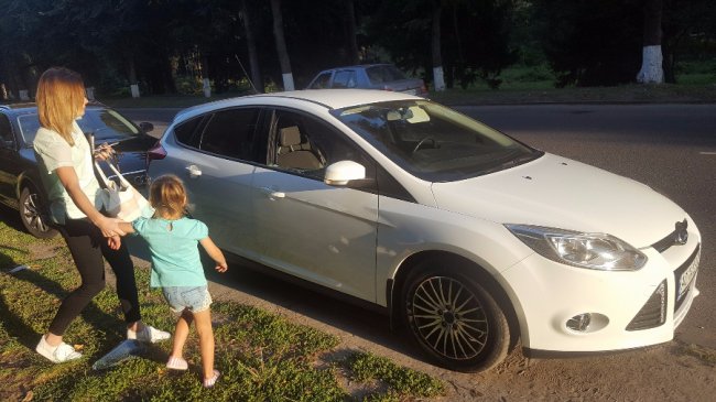 У центрі Луцька серед білого дня обікрали машину