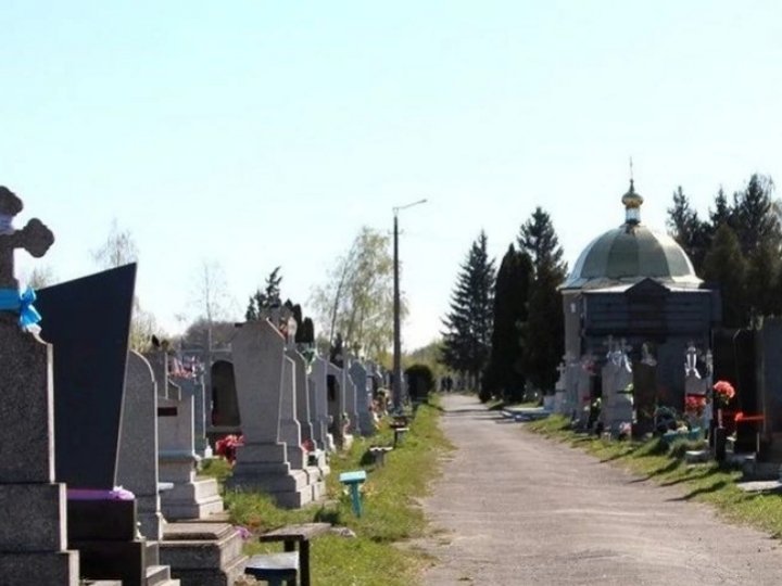 Занедбані могили на луцьких цвинтарях упорядкують за кошти бюджету
