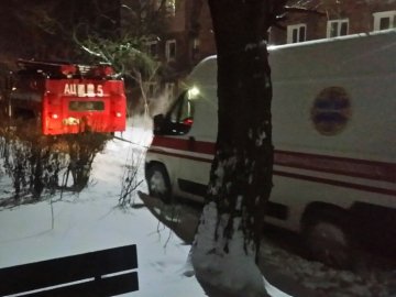 У Нововолинську в заметі застрягла «швидка», яка приїхала на виклик