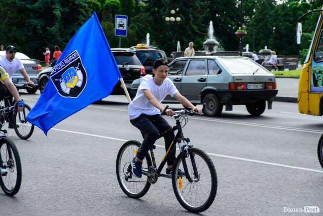 З дітками, собакою та у вишиванках: як лучани провели «Велодень-2019». ФОТО