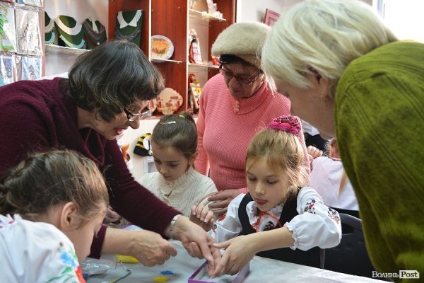 Митці Луцька майстрували у «Різдвяній майстерні». ФОТО