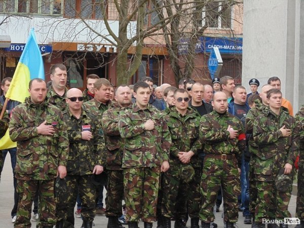 Шини, лампадки та «Правий сектор»: народне віче у Ковелі. ФОТО