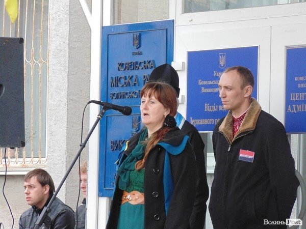 Шини, лампадки та «Правий сектор»: народне віче у Ковелі. ФОТО