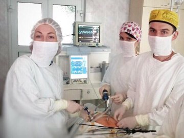 У луцькій лікарні пацієнткам роблять операції з видалення матки без розрізу живота