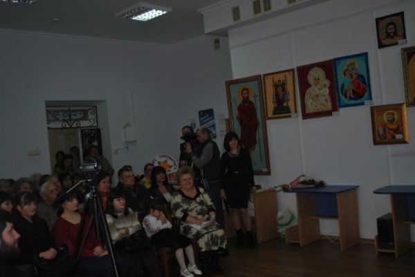 У Луцьку – виставка вишитих ікон. ФОТО