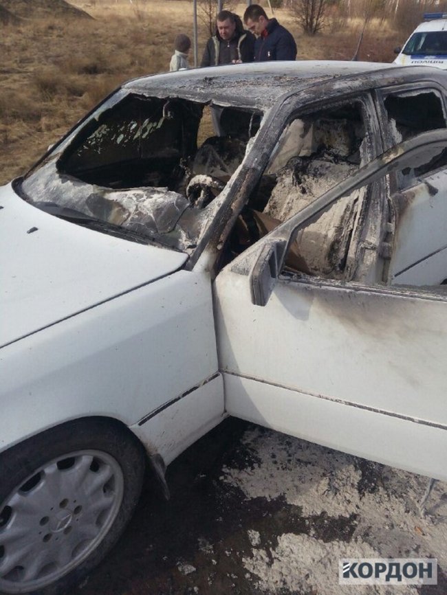 На Волині посеред траси горів Mercedes. ФОТО