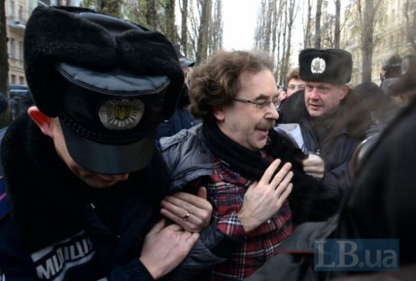 У Києві свободівці побилися з геями. ФОТО