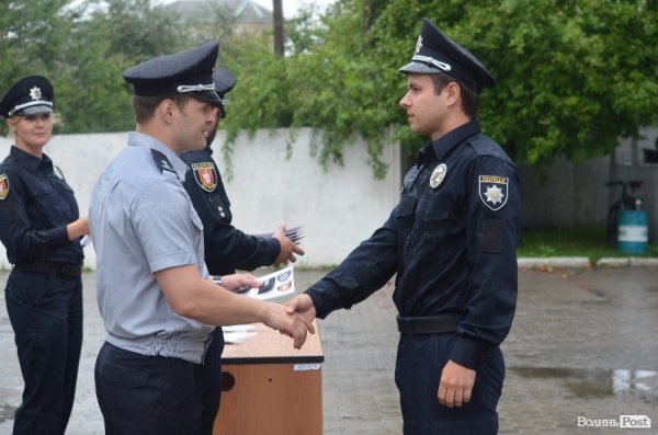 У Луцьку поліцейські отримали нові погони і звання. ФОТО