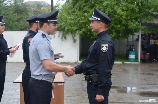У Луцьку поліцейські отримали нові погони і звання. ФОТО