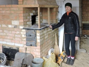 Волинянка не знає, як прогодувати трьох малих дітей