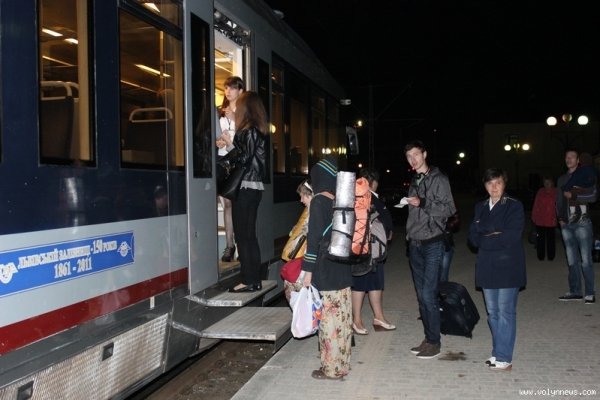 Їздити рейковим автобусом до Львова лучани не поспішають. ФОТО