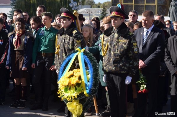 У Луцьку відкрили оновлений фотостенд пам'яті загиблих волинян. ФОТО