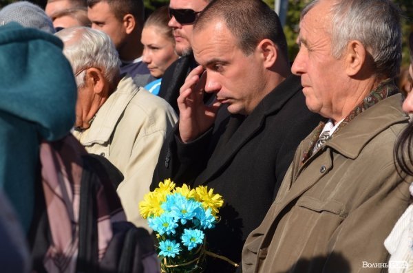 У Луцьку відкрили оновлений фотостенд пам'яті загиблих волинян. ФОТО