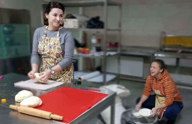 Лучани приготували смачні подарунки для захисників