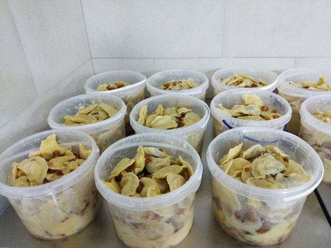 Лучани приготували смачні подарунки для захисників