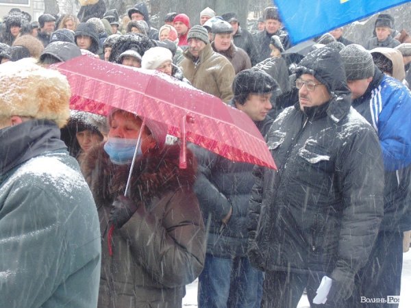 Віче на луцькому Євромайдані. ФОТО