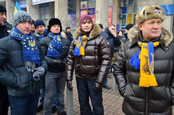 Волинські нардепи вийшли на Євромайдан і обіймалися з Русланою. ФОТО. ДОПОВНЕНО