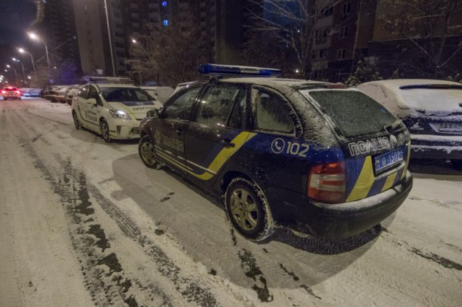 За ялинку на столичному ринку побилися на ножах і сокирах. ФОТО. ВІДЕО