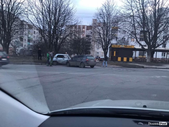 На проспекті Відродження у Луцьку – аварія 