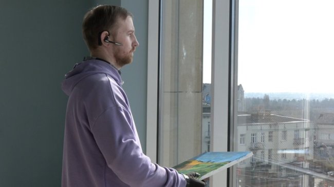 У Луцьку відкриють виставку картин ветерана з ампутаціями обох рук