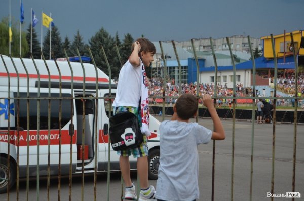 «Волинь» – «Шахтар»: як лучани вболівали на «Авангарді». ФОТО