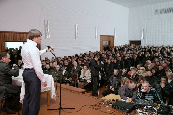 Виборці дякували Єремеєву за те, що дотримується обіцянок. ФОТО*