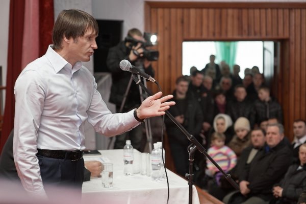 Виборці дякували Єремеєву за те, що дотримується обіцянок. ФОТО*