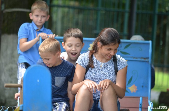 Дітям атовців влаштували екскурсію Луцьким зоопарком