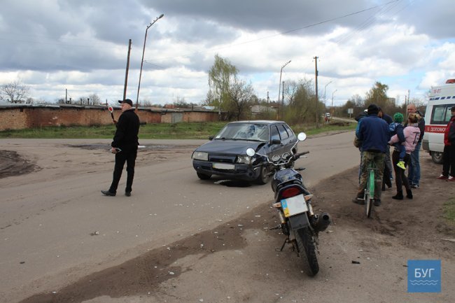 Аварія у Нововолинську: жінки на мотоциклі зіткнулися з автівкою