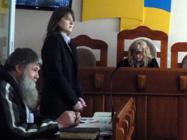 Волинянин судиться через штовханину у церкві