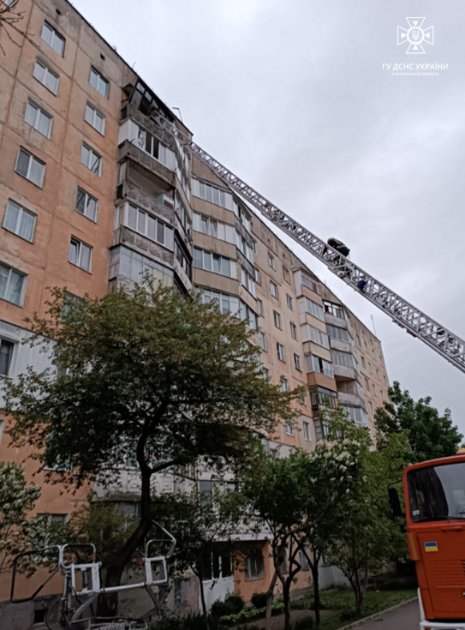 У Луцьку рятувальники допомогли дітям, які опинилися  у зачиненій квартирі 