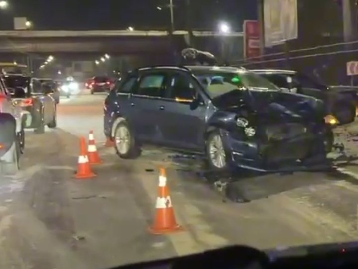 У Луцьку сталася ДТП: автівки зазнали значних механічних ушкоджень. ВІДЕО