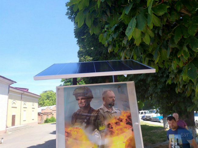У волинському місті встановили пункт підзарядки гаджетів, який працює на сонячних батареях. ФОТО