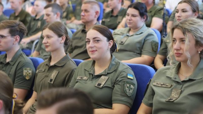 Вчителька з Волині стала офіцеркою після зникнення чоловіка на фронті. ВІДЕО