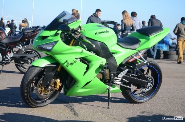 Під Луцьком відбувся чемпіонат з дрег-рейсингу. ФОТО