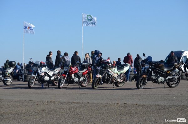 Під Луцьком відбувся чемпіонат з дрег-рейсингу. ФОТО