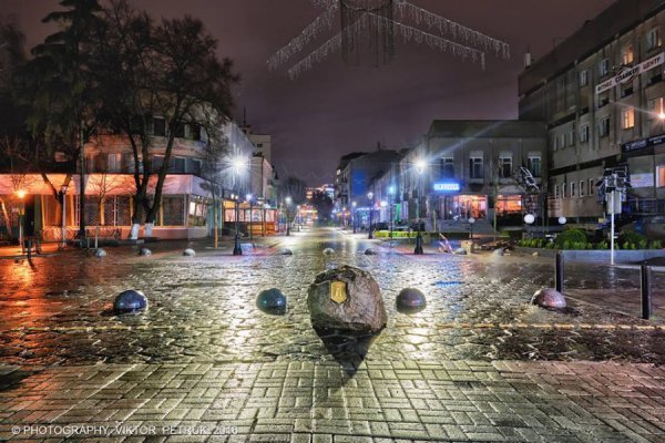 Опублікували вражаючі фото вечірнього Луцька