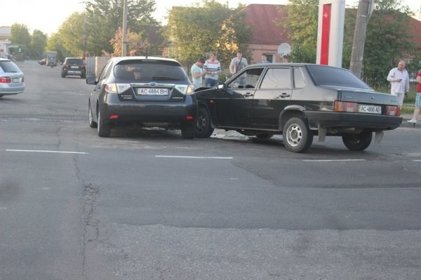 Аварія в Луцьку: зіткнулися легковики. ФОТО