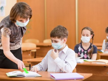 Маски та температурний скринінг: у МОЗ розповіли про правила навчання в школах з 1 вересня