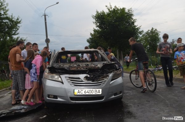У Луцьку вщент згорів автомобіль.ФОТО